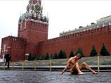 10 ноября 29-летний Петр Павленский гвоздем прибил свою мошонку к брусчатке на Красной площади. Его акция называлась "Фиксация" и была приурочена к отмечавшемуся в этот день Дню полиции 10 ноября 29-летний Петр Павленский гвоздем прибил свою мошонку к брусчатке на Красной площади. Его акция называлась "Фиксация" и была приурочена к отмечавшемуся в этот день Дню полиции