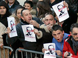 В ходе протестной акции граждане скандировали: "Олланда - в отставку"