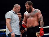 Боец Александр Емельяненко закурил электронную сигарету в самолете и был обвинен в пьяном дебоше Боец Александр Емельяненко закурил электронную сигарету в самолете и был обвинен в пьяном дебоше