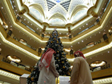 Самая дорогая елка в истории появилась в фешенебельном отеле Emirates Palace в Абу-Даби в 2010 году