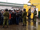 Полиция устроила облаву на нелегалов на рынке "Садовод": сотни задержанных Полиция устроила облаву на нелегалов на рынке "Садовод": сотни задержанных
