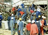 Десятки человек оказались под завалами после обрушения строящегося торгового центра в ЮАР