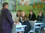 Также Путин велел ввести публичную защиту учениками школ "индивидуальных проектов в форме сочинения", аргументируя это "необходимостью повышения требований к результатам изучения русского языка и литературы"