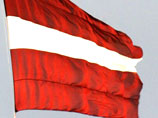 В Латвии перед хоккейным матчем с российской командой развернули свастику из латвийских флагов