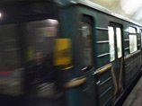 Нетрезвый пассажир, упавший на рельсы в московском метро, застопорил "серую" ветку