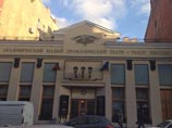 На стенах МДТ в Петербурге написали ругательства в адрес худрука Льва Додина На стенах МДТ в Петербурге написали ругательства в адрес худрука Льва Додина