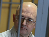 Судья Наталья Никишина уже в третий раз отказала фигуранту "болотного дела" Сергею Кривову в независимом медицинском обследовании, не пустив врачей скорой помощи в зал суда. Оппозиционный активист голодает уже 65 дней