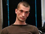 Художника Павленского отпустили с допроса "под честное слово", а его адвокат протестует против обвинений в хулиганстве Художника Павленского отпустили с допроса "под честное слово", а его адвокат протестует против обвинений в хулиганстве