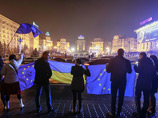 Жители Киева, возмущенные решением властей Украины приостановить подготовку к подписанию соглашения об ассоциации с Евросоюзом, пришли в ночь на пятницу на площадь Независимости в Киеве