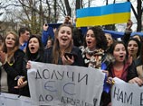 В городах Украины продолжаются акции в поддержку евроинтеграции государства и против решения Кабмина приостановить подготовку к заключению соглашения об ассоциации с Евросоюзом