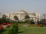 Президент в Таджикистане, согласно действующей Конституции, может самолично назначать министров, их заместителей, глав областей, городов и районов страны, глав госкомитетов и служб