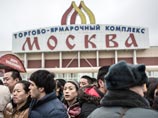 Полиция снова "зачищает" от мигрантов ТЦ "Москва", а заодно и окрестные дома