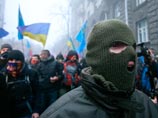 В Киеве возобновились стычки сторонников евроинтеграции с милицией, применен слезоточивый газ В Киеве возобновились стычки сторонников евроинтеграции с милицией, применен слезоточивый газ