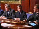 Медведев попросил Рогозина не "переименовывать" Дальний Восток в "ближний": "Аллюзии не очень хорошие" Медведев попросил Рогозина не "переименовывать" Дальний Восток в "ближний": "Аллюзии не очень хорошие"