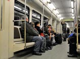 В московском метро пассажиры избили полицейского, когда он представился и сделал замечание