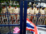 В Таиланде оппозиционеры, несмотря на введение в Бангкоке и его окрестностях особого режима безопасности, взяли в осаду здания еще четырех государственных учреждений - МВД, Министерства сельского хозяйства, Минтранспорта, Министерства спорта и туризма