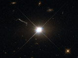 Телескоп Hubble сделал фотографию одного из ближайших к Земле квазаров - мощного активного ядра эллиптической галактики в созвездии Девы. Квазар под названием 3C 273 был открыт первым из всех квазаров в начале 1960-х годов