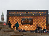 "Дом-чемодан" Louis Vuitton на Красной площади - это благотворительный проект. В ОП требуют защитить "сакральные места"
