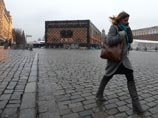 Руководство ГУМа попросило российское представительство компании Louis Vuitton демонтировать гигантский павильон-сундук на Красной площади, вызвавший большой общественный резонанс