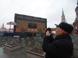 Это сооружение размером девять метров в высоту и 30 метров в длину был возведен для выставки "Душа странствий", приуроченной к 120-летию ГУМа Это сооружение размером девять метров в высоту и 30 метров в длину был возведен для выставки "Душа странствий", приуроченной к 120-летию ГУМа