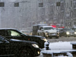 Первый сильный снегопад, обрушившийся на столицу во вторник, обернулся бессонной ночью для коммунальных служб и скользким утром для горожан