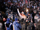 Олимпийский факел поджег знаменитого бобслеиста на эстафете в Хакасии