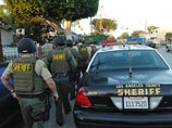 Полиция США окружила дом в калифорнийском городе Инглвуд, где забаррикадировался вооруженный преступник с двумя заложниками. Перед этим злоумышленник открыл стрельбу и ранил полицейского