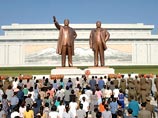 Власти КНДР потратили более 500 миллионов долларов на укрепление культа северокорейских вождей за последние два года, сообщает южнокорейская газета The Dong-A Ilbo
