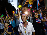 Демонстранты, протестующие против правительства Таиланда, обесточили штаб-квартиру полиции в Бангкоке