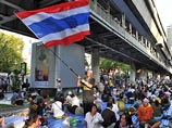 В штаб-квартиру армии Таиланда прорвались оппозиционеры В штаб-квартиру армии Таиланда прорвались оппозиционеры