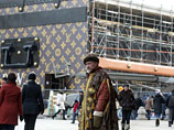 На Красной площади почти полностью демонтировали "чемодан" Louis Vuitton
