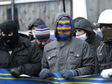 Протестующие в Киеве блокировали здание Кабмина Украины Протестующие в Киеве блокировали здание Кабмина Украины