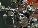 Здесь можно увидеть выполненную из фарфора голову диктатора Здесь можно увидеть выполненную из фарфора голову диктатора