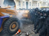 В Киеве за беспорядки у администрации президента задержаны девять человек - их обвиняют в тяжких преступлениях В Киеве за беспорядки у администрации президента задержаны девять человек - их обвиняют в тяжких преступлениях