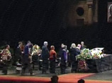 Церемония прощания началась в 10:00. После траурная процессия проследует на Новодевичье кладбище, где будет похоронен выдающийся русский актер
