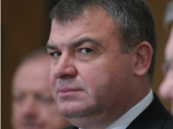 Бывший министр обороны Анатолий Сердюков в обстановке строгой секретности прибыл на первый допрос в качестве подозреваемого по уголовному делу о халатности