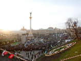 Лидеры оппозиционных украинских партий повели митингующих с площади Независимости, чтобы окружить администрацию Виктора Януковича