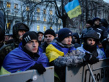 В Киеве манифестанты собрались у правительственных зданий. Азаров объявил повод для протестов "исчерпанным" 