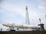 SpaceX собиралась осуществить свой первый запуск коммерческого спутника еще 25 ноября, однако старт был отложен сначала на 25, а затем на 28 ноября