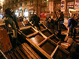 Протестующие в Киеве выдвинули Януковичу ультиматум и пригрозили круглосуточными блокадами