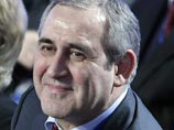 "Вопрос касается, по-большому счету, их двоих", - отмечал также секретарь Генсовета партии власти и вице-спикер Госдумы Сергей Неверов, пояснивший, что ЕР не собирается разбирать этот инцидент "Вопрос касается, по-большому счету, их двоих", - отмечал также секретарь Генсовета партии власти и вице-спикер Госдумы Сергей Неверов, пояснивший, что ЕР не собирается разбирать этот инцидент