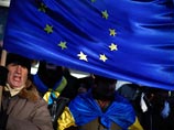 "Давайте вместе участвовать в наработке подходов в переговорах с ЕС", - заявил Азаров, обратившись, по всей видимости, к лидерам уличных протестов, охвативших Украину после саммита в Вильнюсе