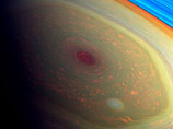 Зонд Cassini сфотографировал в высоком разрешении "шестигранный шторм" на Сатурне