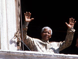 Нельсона Манделу похоронят 15 декабря, до этого власти ЮАР объявили десятидневный траур
