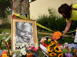 Стали известны детали церемонии прощания с экс-президентом ЮАР Нельсоном Манделой, умершим в четверг. В ЮАР траур по нему продлится 10 дней