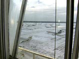 Метель, обрушившаяся на Москву, не помешала работе московских аэропортов, сообщил "Интерфаксу" в субботу вечером источник в диспетчерских службах Московского авиаузла Метель, обрушившаяся на Москву, не помешала работе московских аэропортов, сообщил "Интерфаксу" в субботу вечером источник в диспетчерских службах Московского авиаузла
