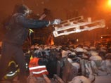 В Киеве произошло несколько стычек митингующих с силовиками: есть пострадавшие с обеих сторон В Киеве произошло несколько стычек митингующих с силовиками: есть пострадавшие с обеих сторон