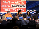 "Зеленые" прервали пресс-конференцию Лиги чемпионов акцией против "Газпрома"