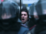 "Беркут" разбирает баррикады протестующих на площади Независимости в Киеве