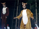 Рейтинг самых "быстрорастущих" клипов возглавил норвежский клип The Fox - его посмотрели более 275 млн раз, а лиса попала в список самых запрашиваемых костюмов на Хэллоуин